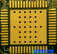 這是最不好的通孔設(shè)計(jì)，貫穿通孔直接擺放于QFN的接地散熱墊上，制造上無法確保其錫量，也就無法確保焊接良好。