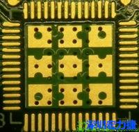 這也是不好的通孔設(shè)計(jì)，但部份通孔已經(jīng)用綠漆(mask)蓋上，但仍有部份通孔未塞孔。 