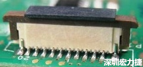 一開始的 connector 把 塑膠蓋子(cap) 塞到了 connector 的接觸彈片內(nèi)側(cè)。