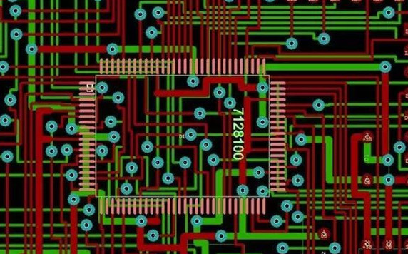 圖1：兩種PCB模型的部分電路。頂圖：傳統(tǒng)設(shè)計(jì)版本。